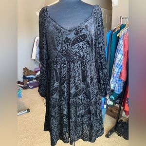 Betsey Johnson black paisley tiered dress, size medium